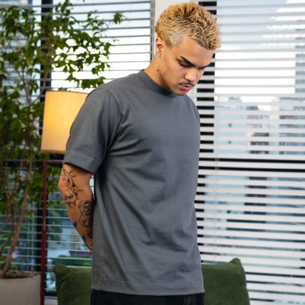 Camiseta Romã - Premium - Chumbo